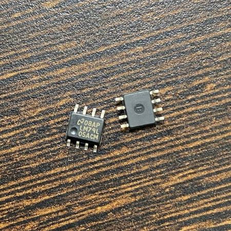 LM79L05ACM-1-700x700 LM79L05ACM
